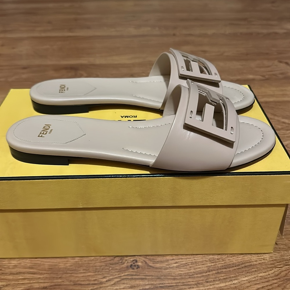 Fendi Cream Slide Sandals Brand New in Box *price is firm* - Picture 3 of 10